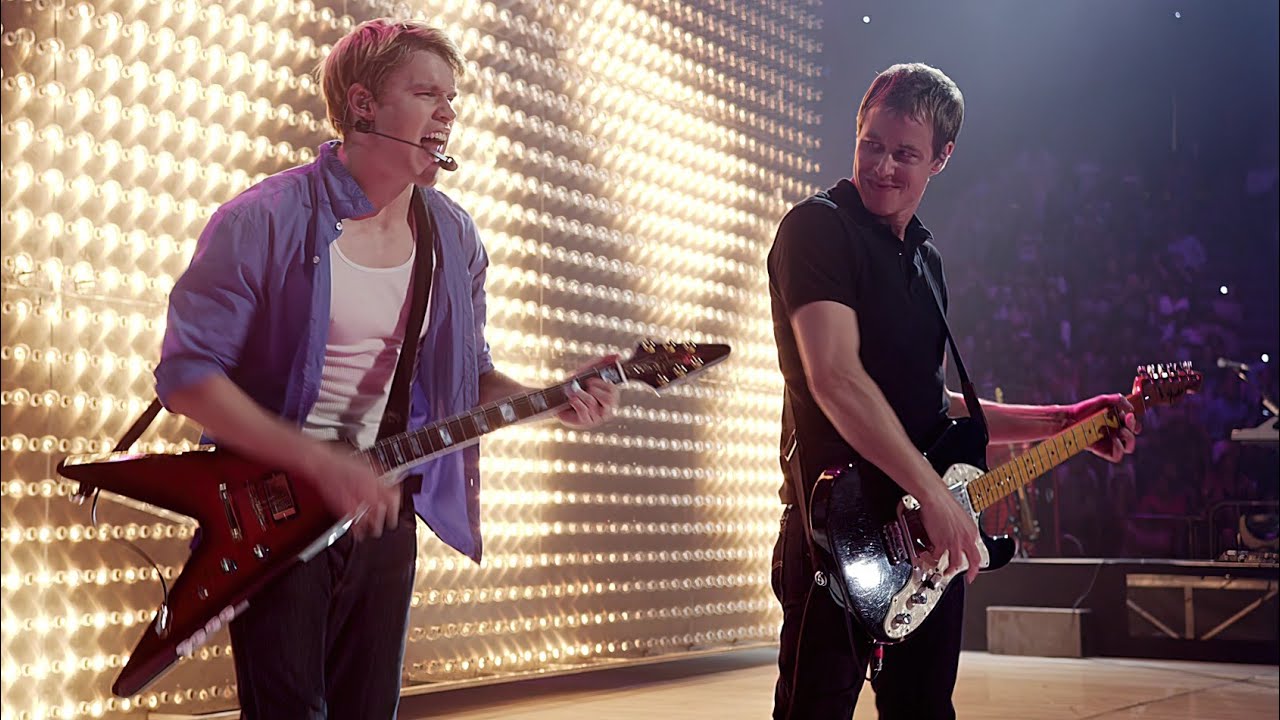 Fat Bottomed Girls &mdash; Glee: The 3D Concert Movie | Glee 10 Years