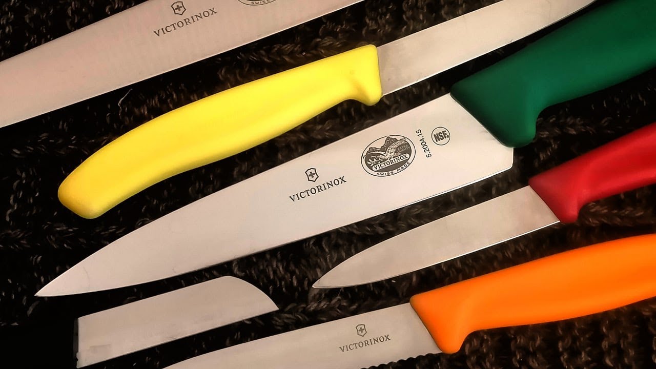 Шеф нож от Victorinox и мой набор кухонных ножей.