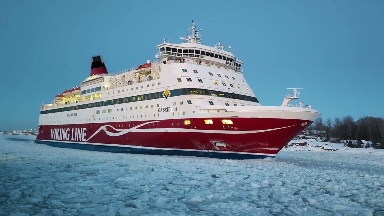 Silja Serenade ja Viking Gabriella Kustaanmiekassa Suomenlinnassa 8.2.2026