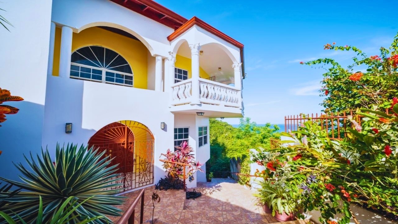 PRICE REDUCED | Gated Community | 7 Bedroom 8 Bathroom | Milano Close, Orchard Gardens, Hanover