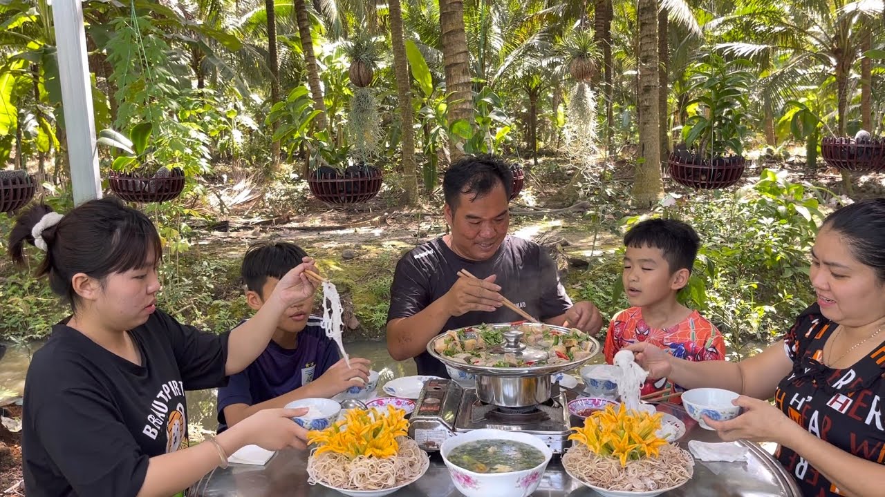 Đốn Mớ Lá Thay Áo Mới Cho Căn Bếp Quê -Bà Xã Đãi Cả Nhà Nồi Lẩu Cơm Mẻ Thiệt Ngon|Atml