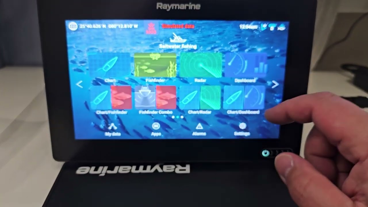 Обзор эхолота Raymarine Axiom 9