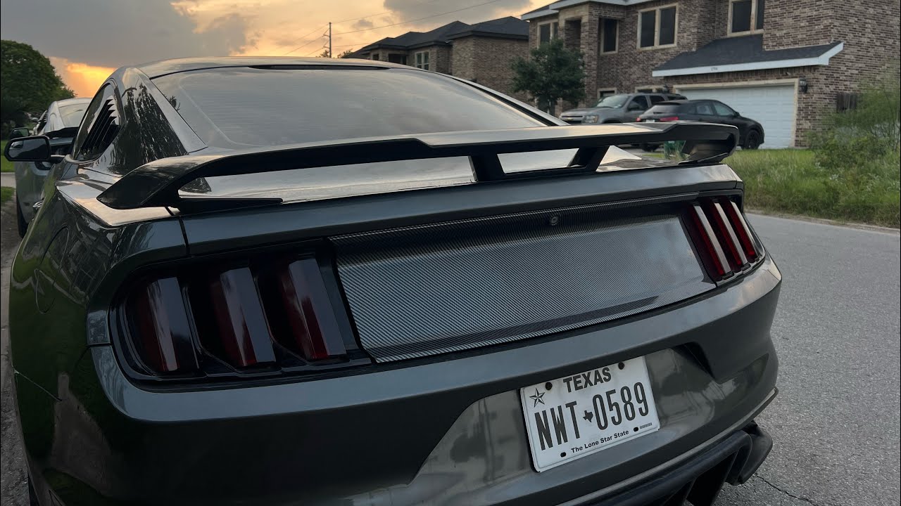 MY SISTER GOT A CARBON FIBER DECKLID!!