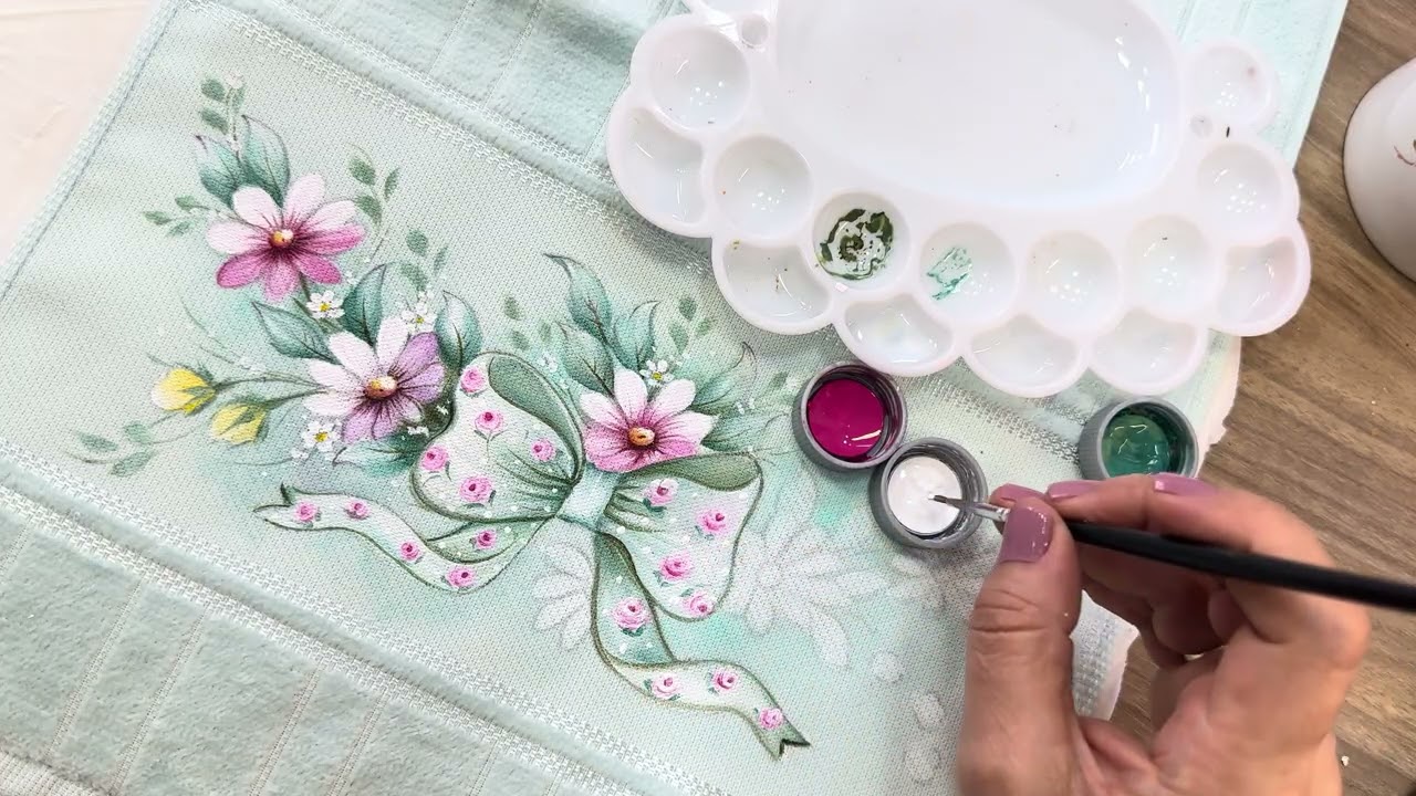 Como Arranjo delicado com Laço em Toalha-Café com arte #251