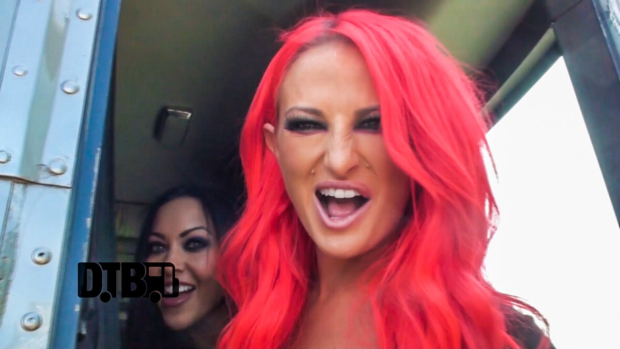 Butcher Babies - BUS INVADERS Ep. 875