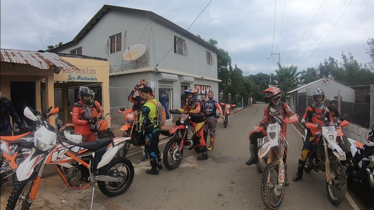 Enduro super mojado con este grupito 