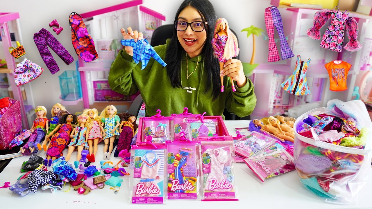 ABRO MUCHAS BOLSAS de ROPA Y ACCESORIOS para BARBIE y se las Pruebo