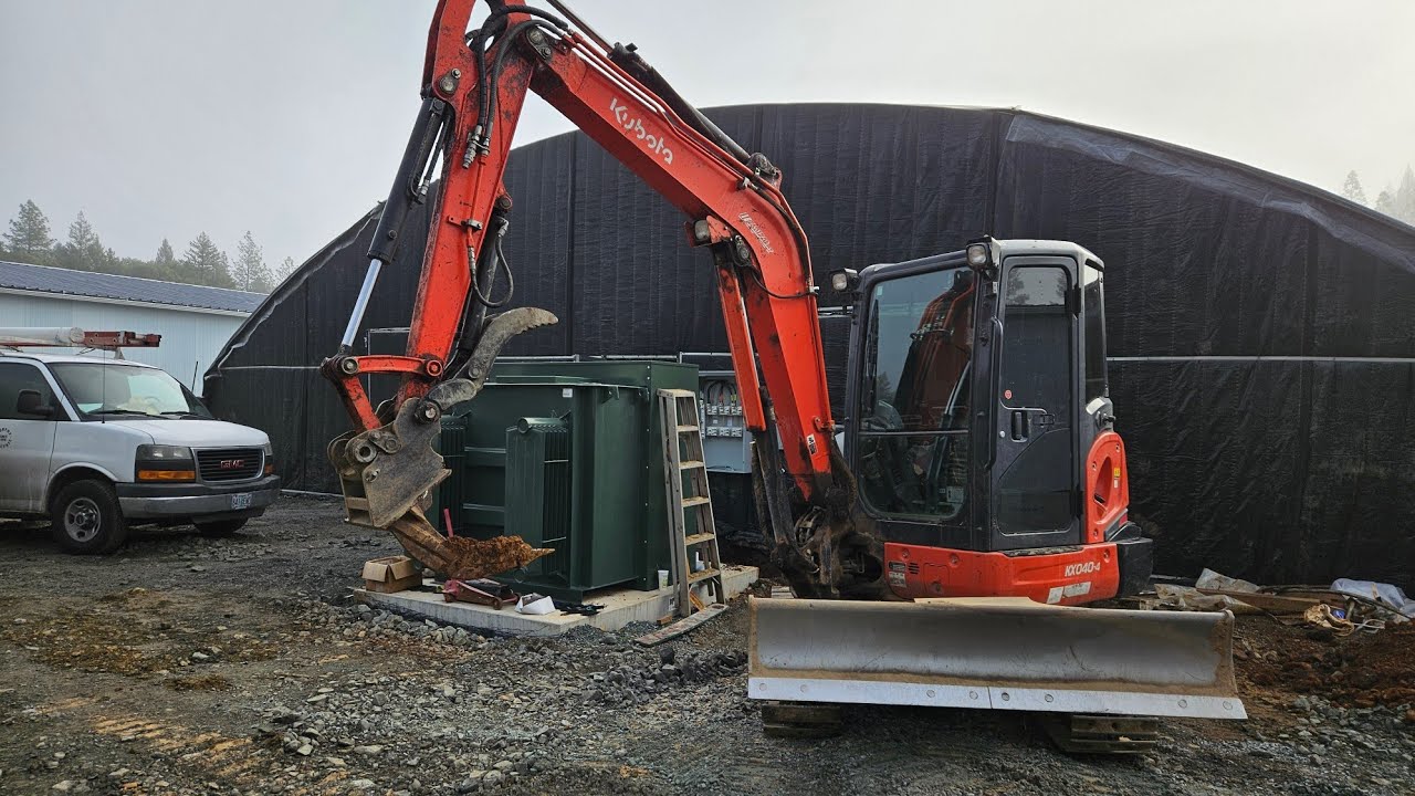 Для компании Murphy Electric была проложена короткая траншея с помощью экскаватора Kubota KX 040 4.