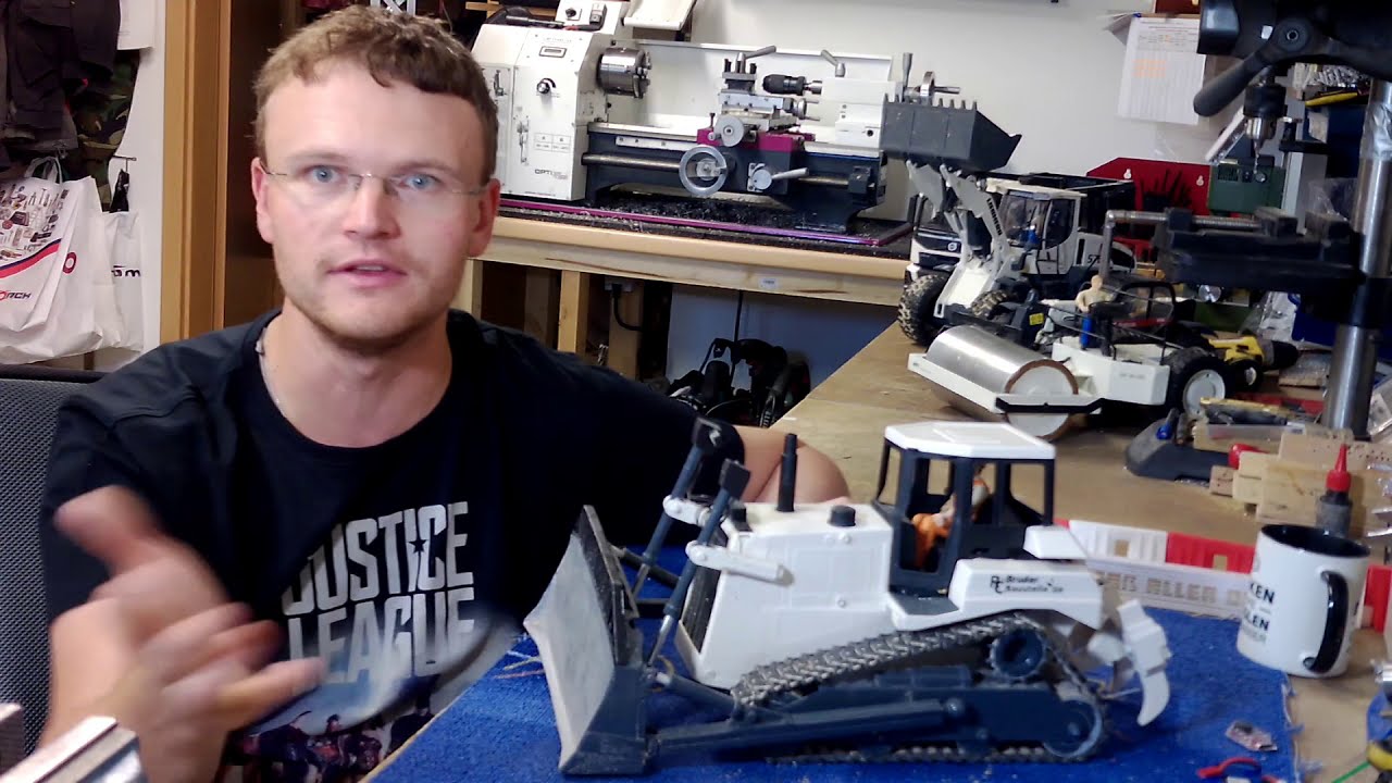 Planierraupe CAT D8 mit tiltbarem Schild und Panzerketten - RC Bruder Umbau - DirtyWhite Folge 2