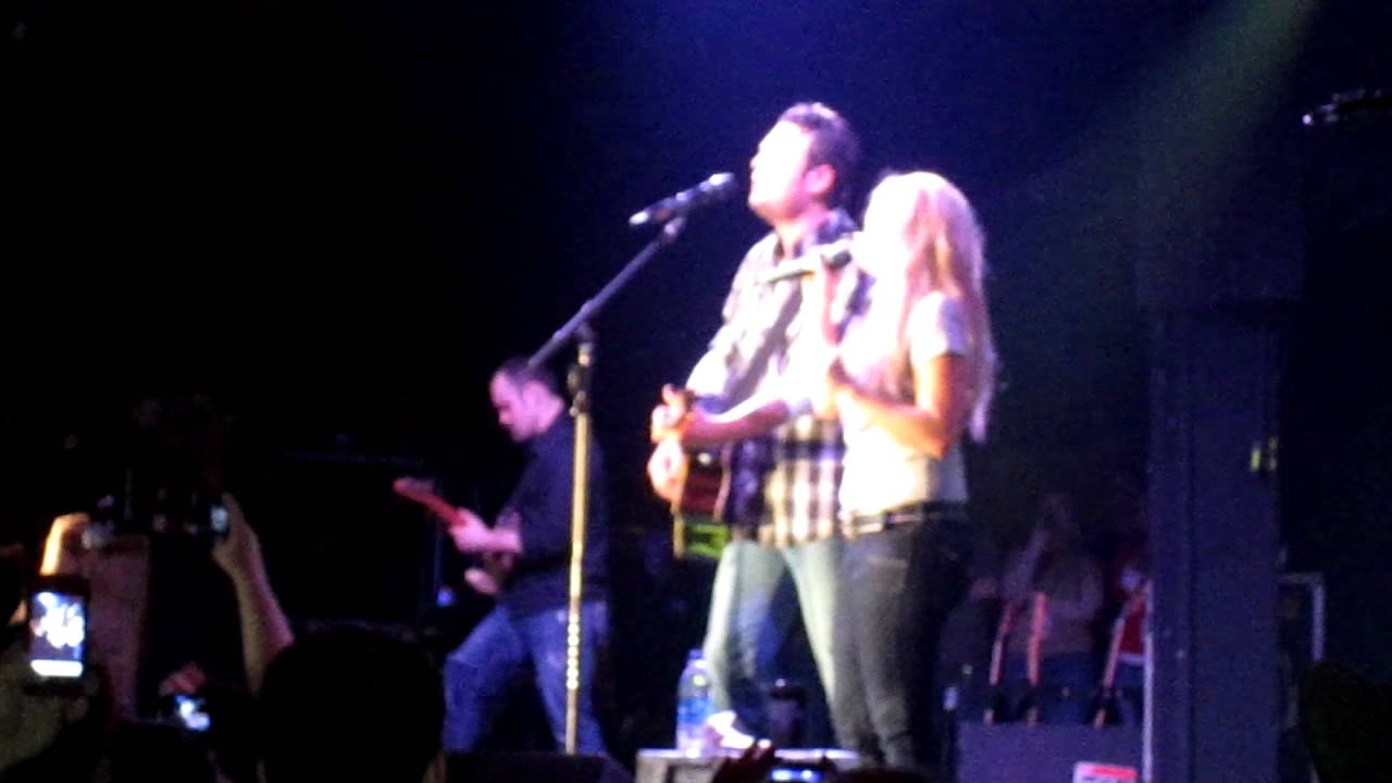 Blake Shelton and Miranda Lambert Sing Surprise Duet Together, 1st Time on Stage Together