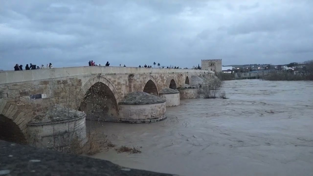 Puente Romano Córdoba 28/01/2026 crecida del río Guadalquivir 