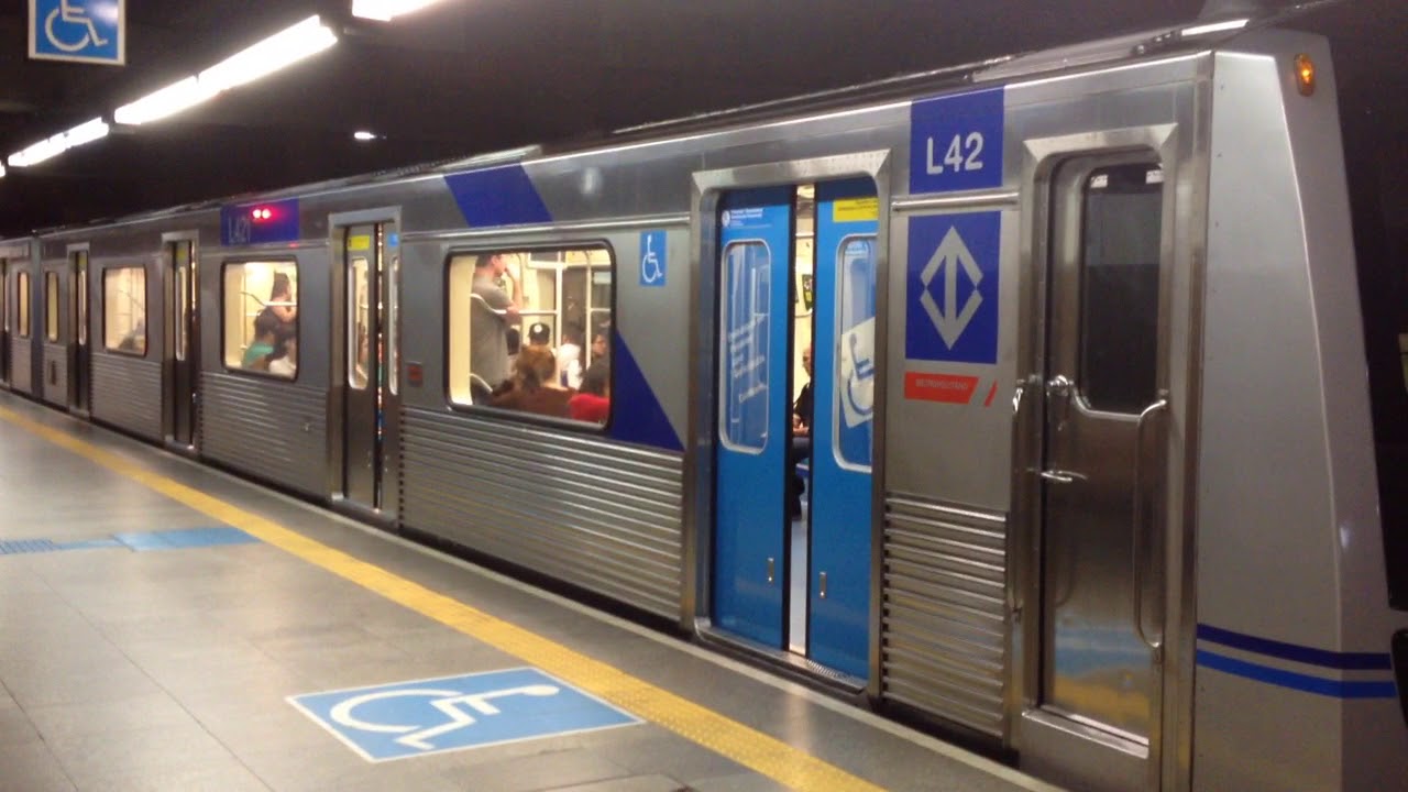 Metrô SP Frota L (L42) (ALSTOM IESA) partindo da estação Saúde