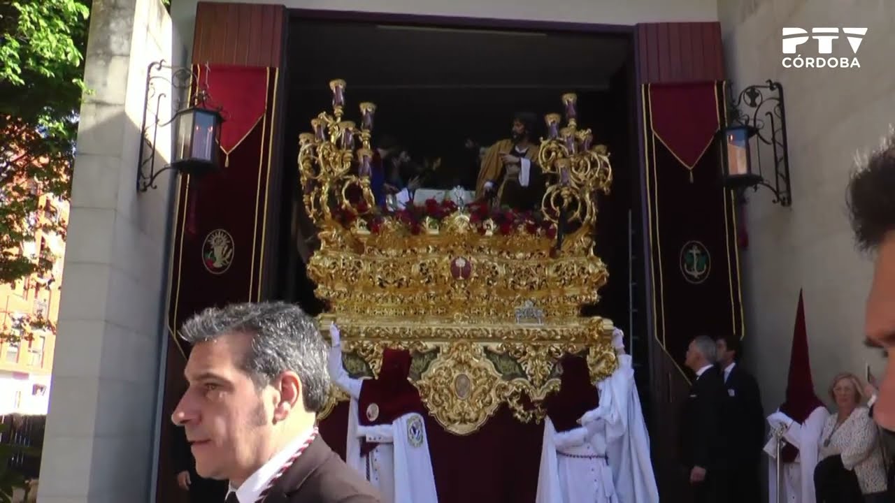 Salida del paso de Misterio de la Hermandad de la Sagrada Cena | Semana Santa 2023