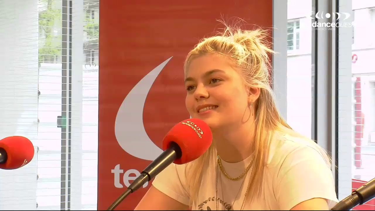 Louane - Interview in radio Tendance Ouest 7.04.2021