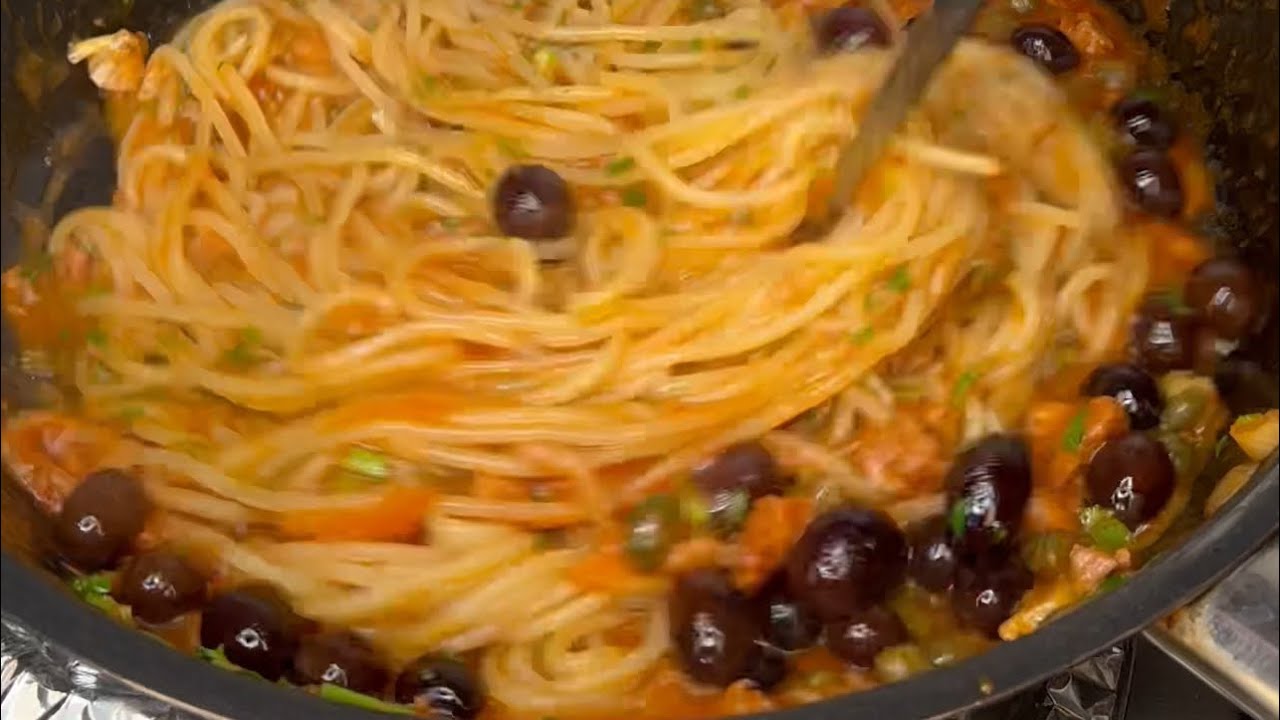 spaghetti tuna capers olives with sauce. 😋💫 #food #cucinelli #italiancuisine #cucinafacile 