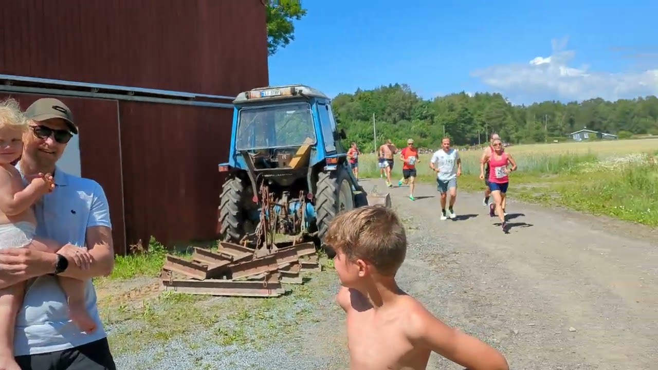 @brunlanesl&oslash;pet g&aring;r forbi oss.