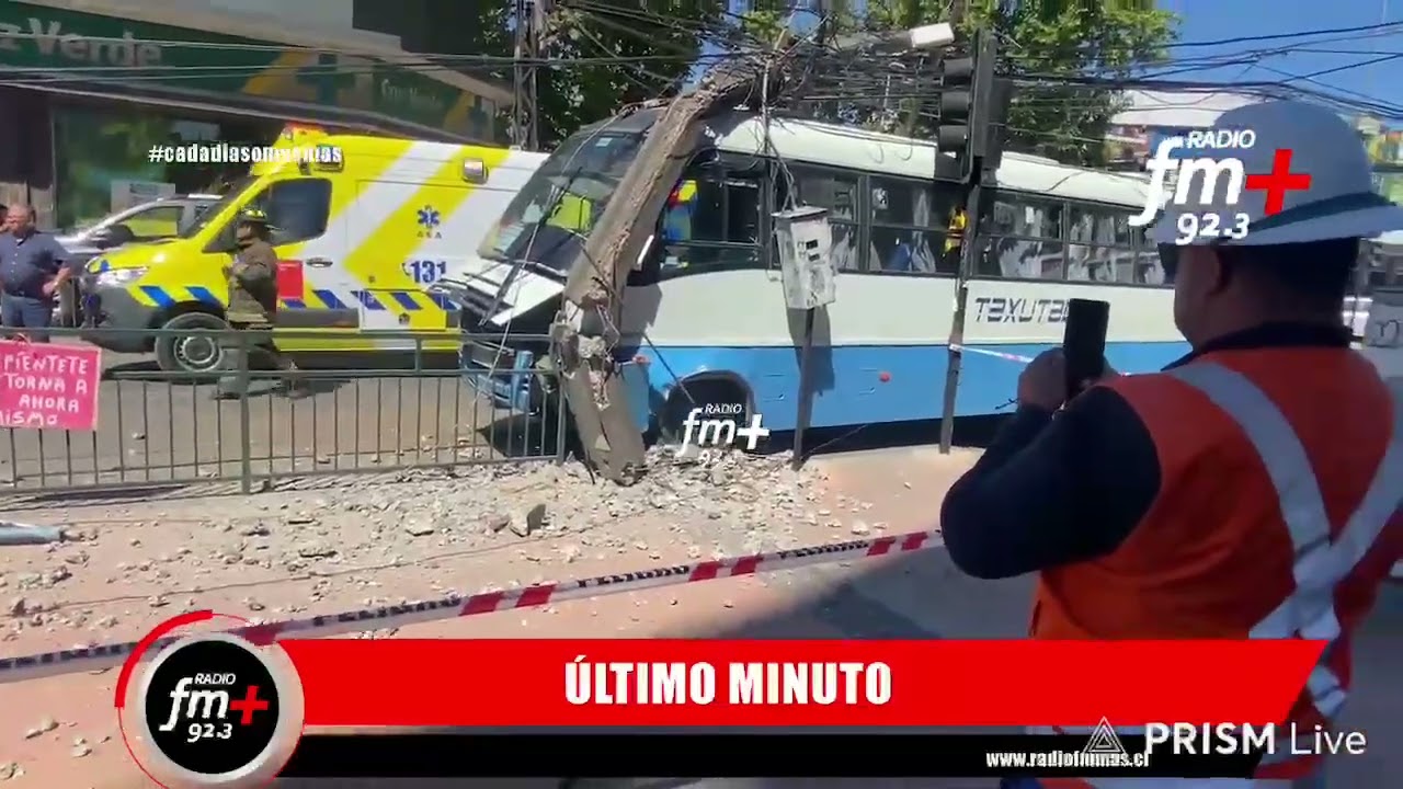 Urgente: Micro Choca con poste frente a Hospital de #Talca: Chofer y pasajeros lesionados