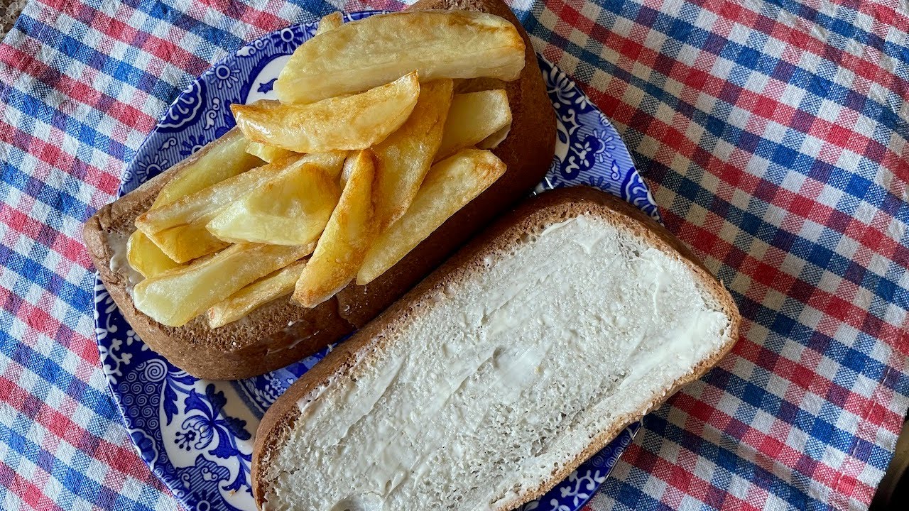 Homemade oven chips - Easy to make and DELICIOUS!