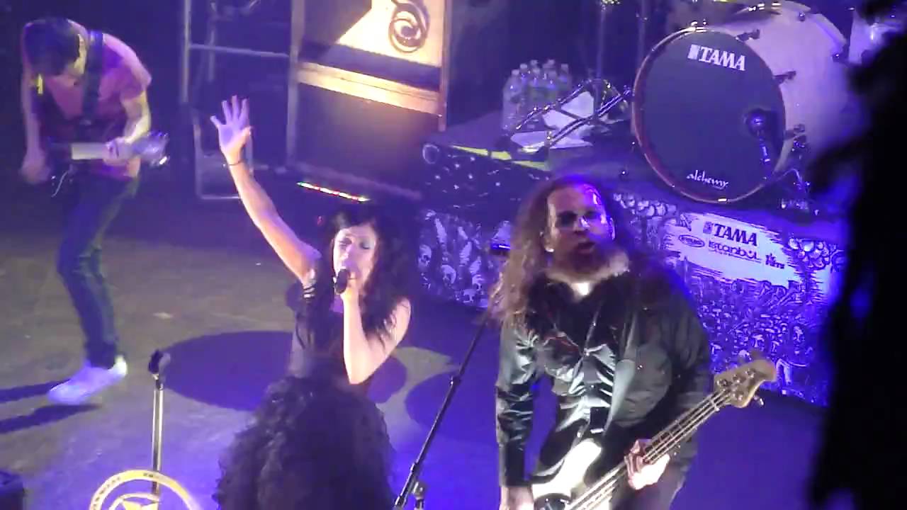 Flyleaf - Swept Away (Live NYC)