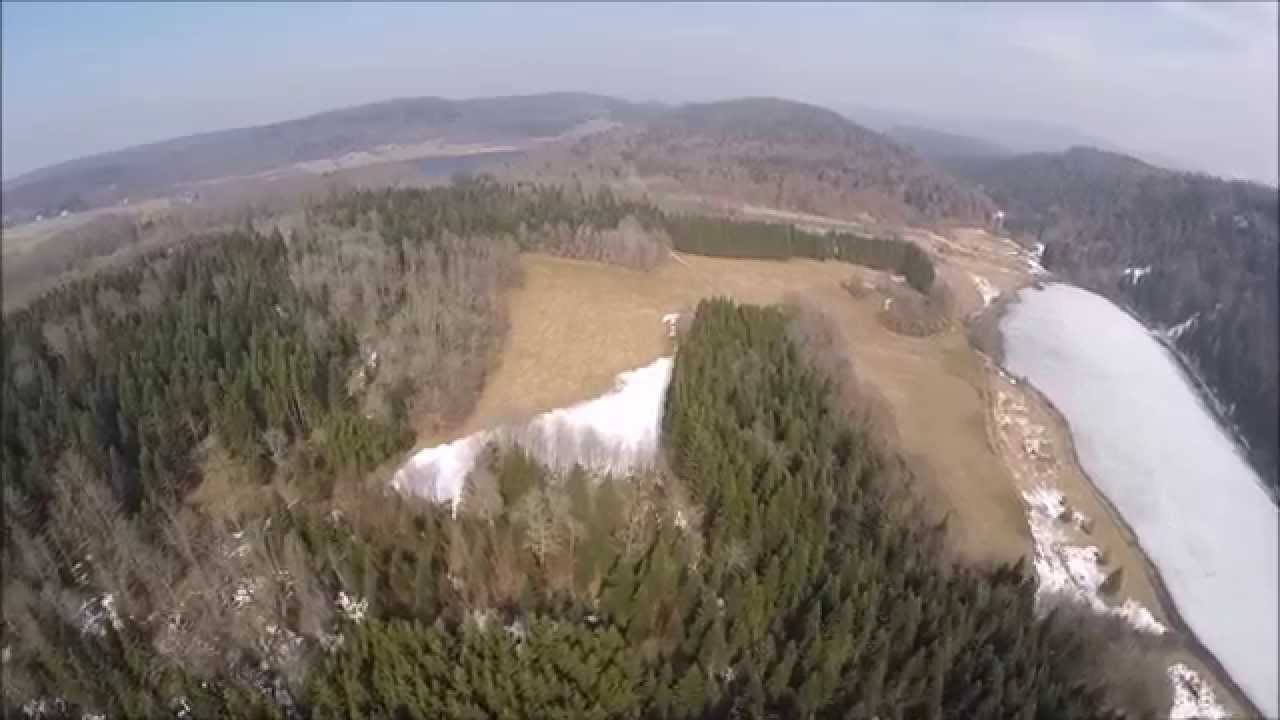 vol au dessus des 4 lacs, non loin du village de Le Frasnois dans le Jura
