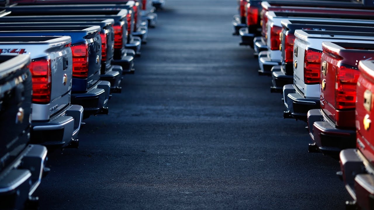 GM Cuts Hundreds of Workers as Ford Climbs Most in Three Years