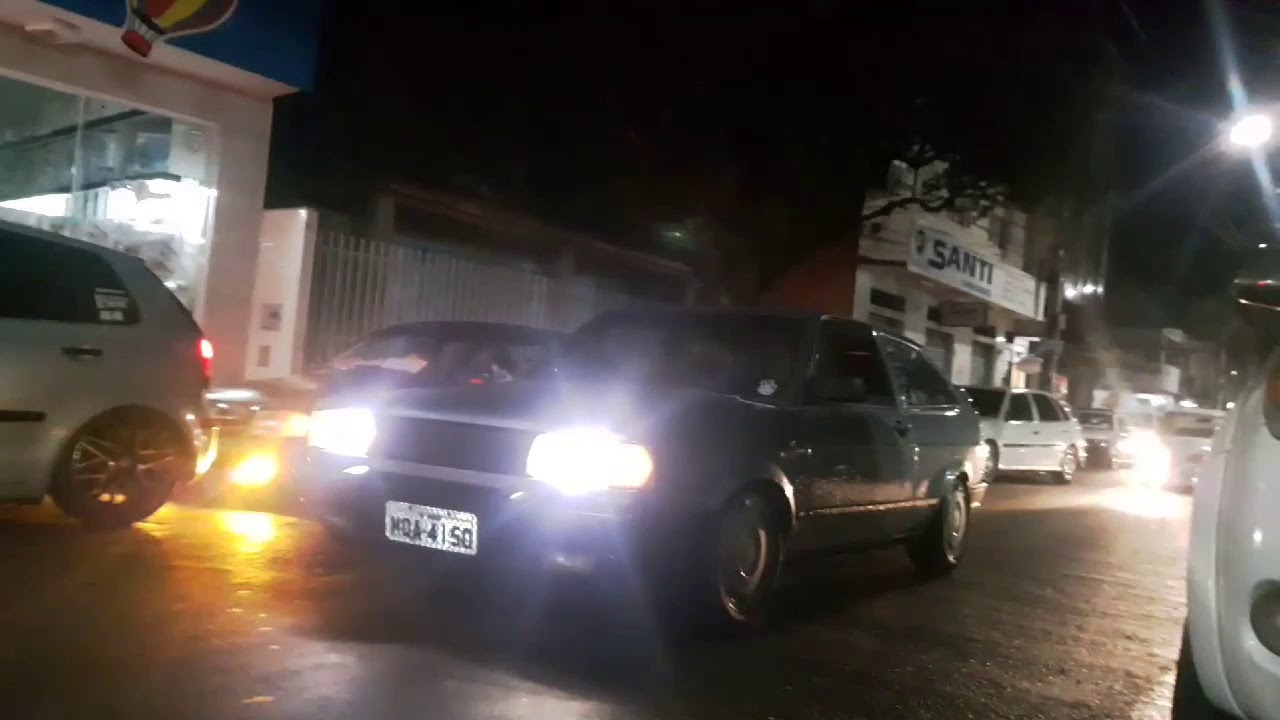 Encontro de clubes noturno.