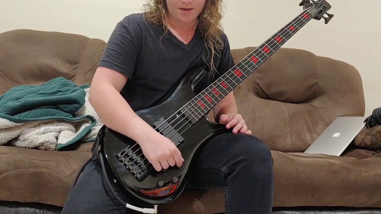 Hammer Smashed Bass vs EMG DC40 comparison