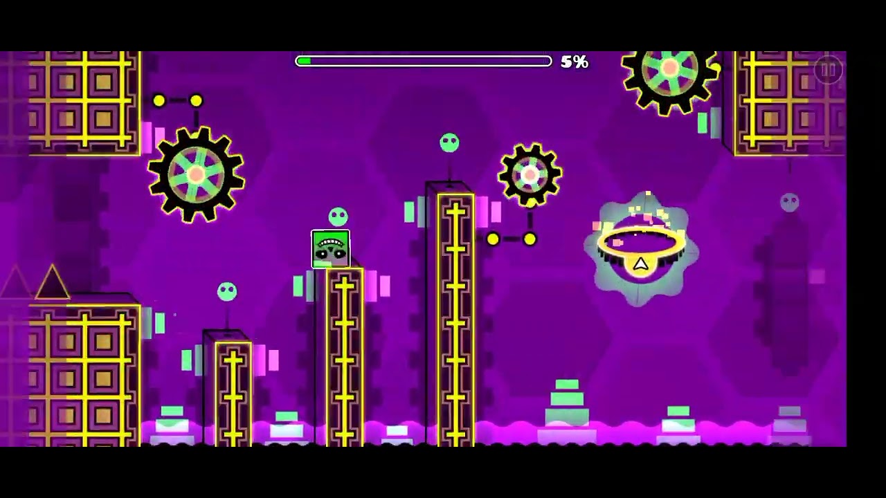Hola mogaroxitos jugando geometri dash casi me enojo. 😡