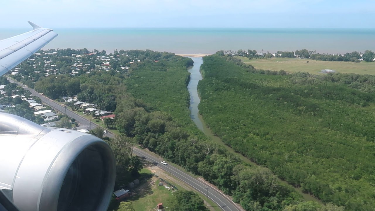 Jetstar Airbus A320 landing in Cairns | MEL-CNS