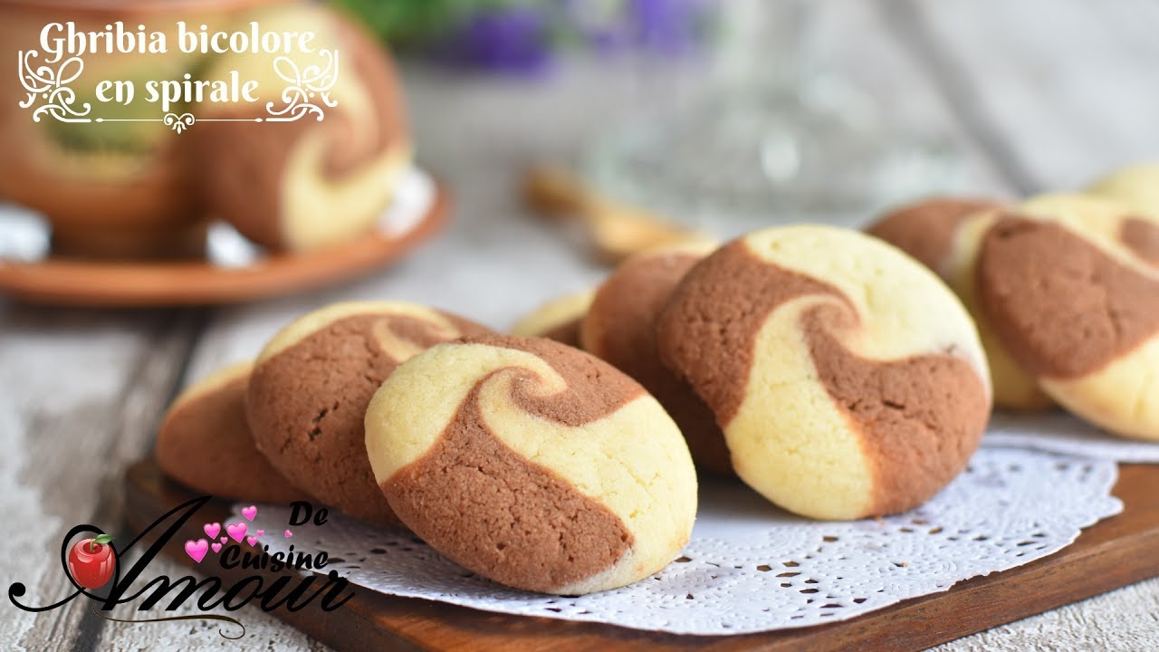 ghribia bicolore spirale, gateau turque sablé bicolore, gateaux secs faciles pour l'Aïd