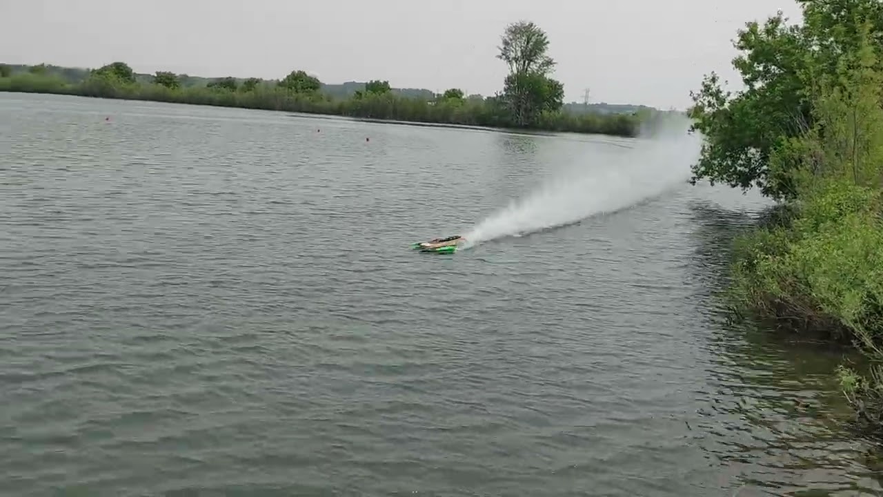 Tim's Roadrunner fast boat Aliston