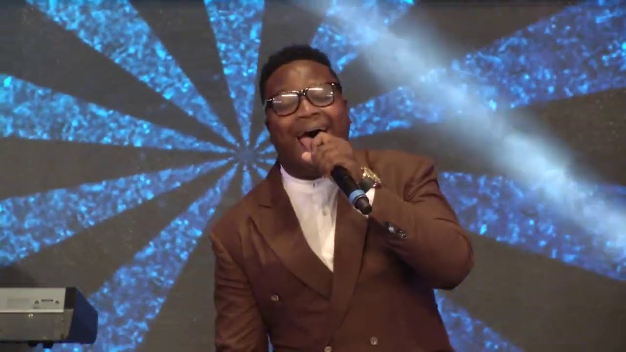 Mupinduri Wemubvunzo - UFIC Choir Ft Tapiwa Masara (Live) #FamilyMusic
