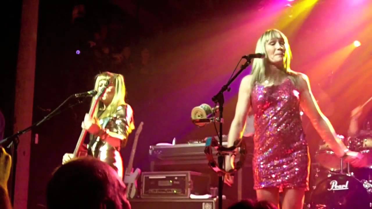 TOM TOM CLUB - Genius of Love (Live)