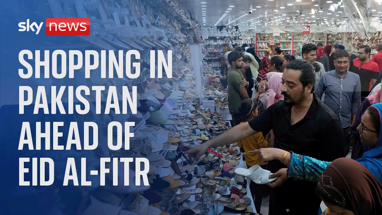 People shopping in Pakistan ahead of Eid al-Fitr