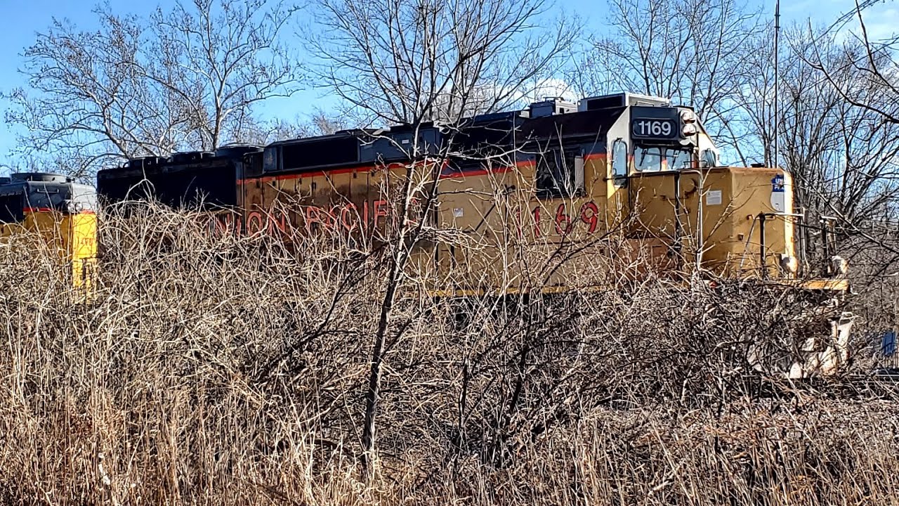 1 minute of EMD GP60 in idle