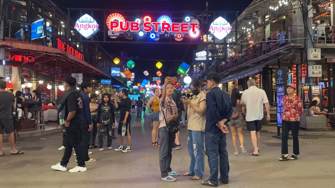 Night Walk in Siem Reap, Cambodia 🇰🇭 Downtown around Pub Street with vibrant Nightlife in 2023