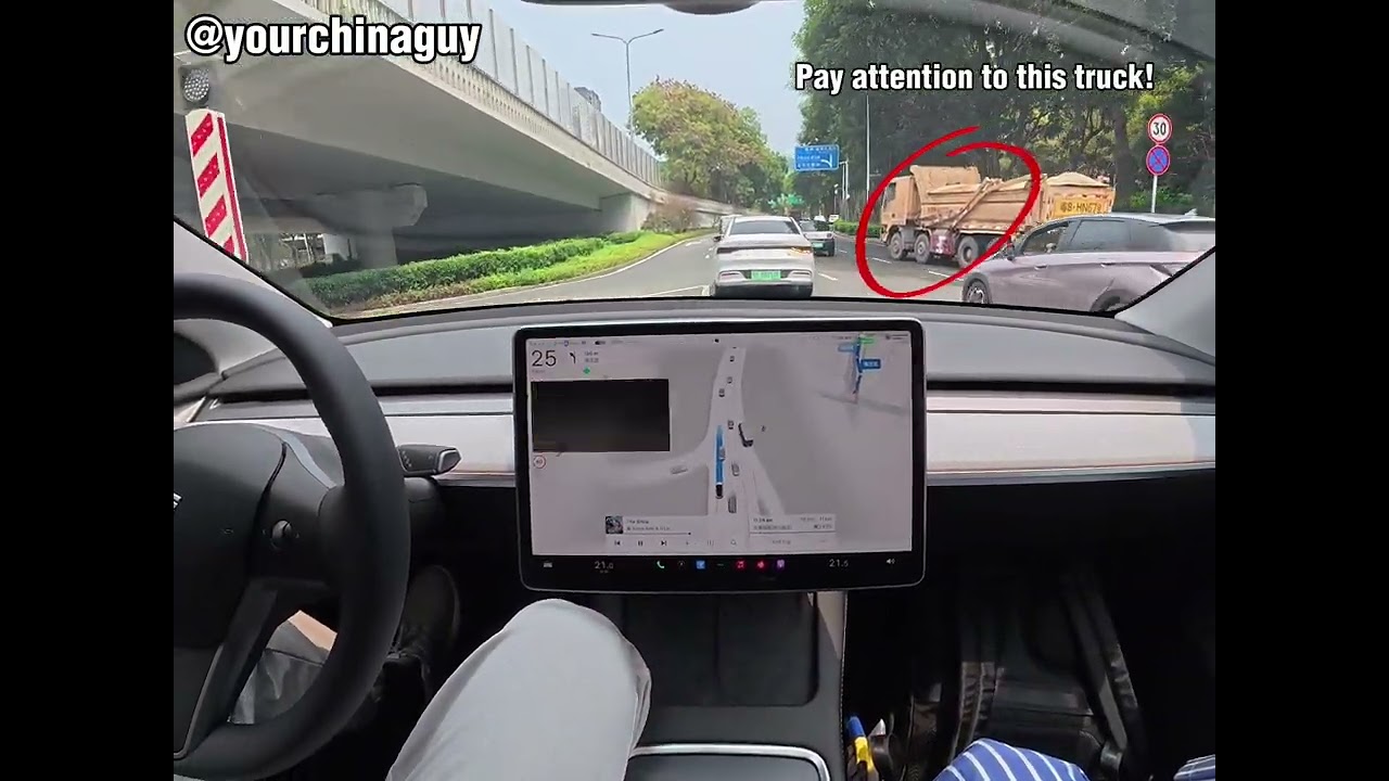 FSD China is Focused on Safety First but Drives Like a PRO!!