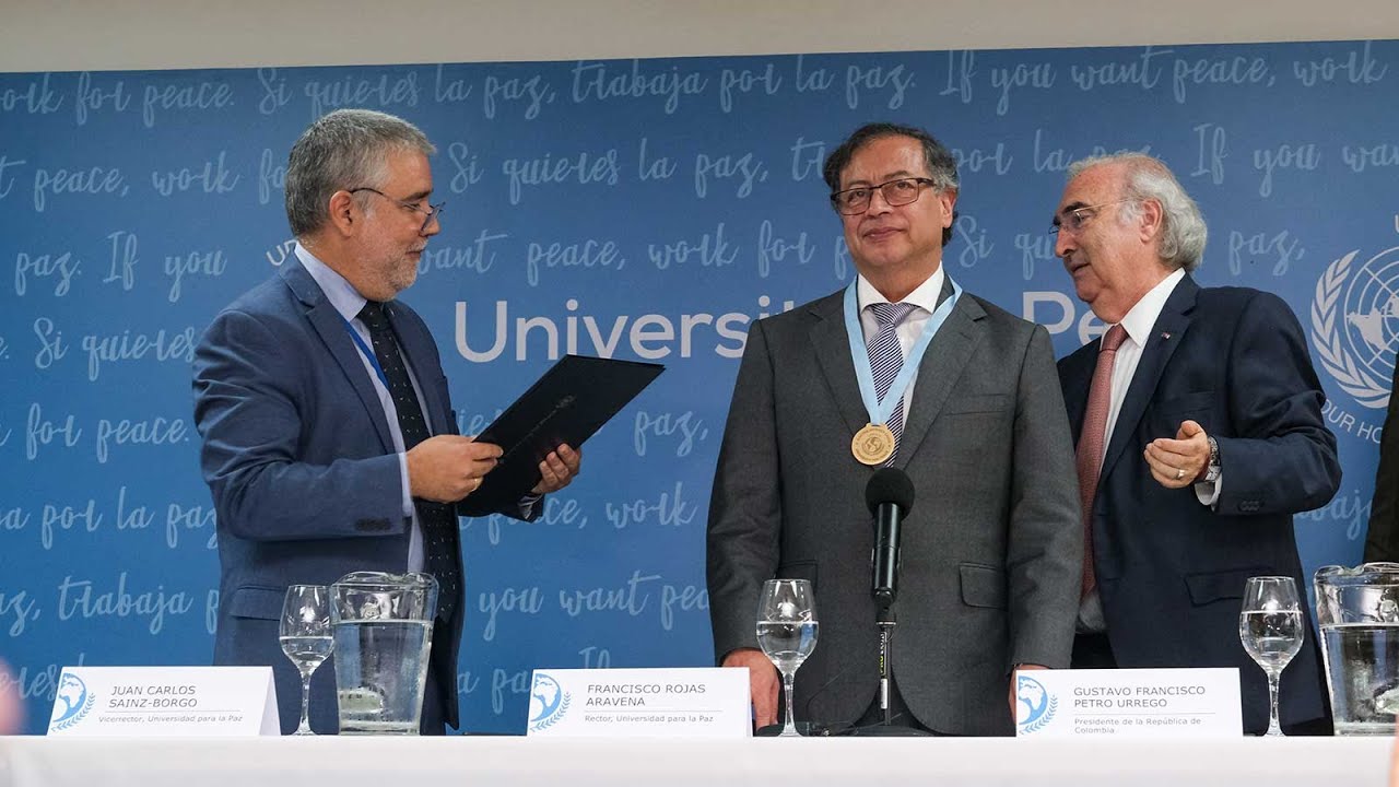 Otorgamiento del título honorífico Doctor Honoris Causa por la Paz al presidente Gustavo Petro