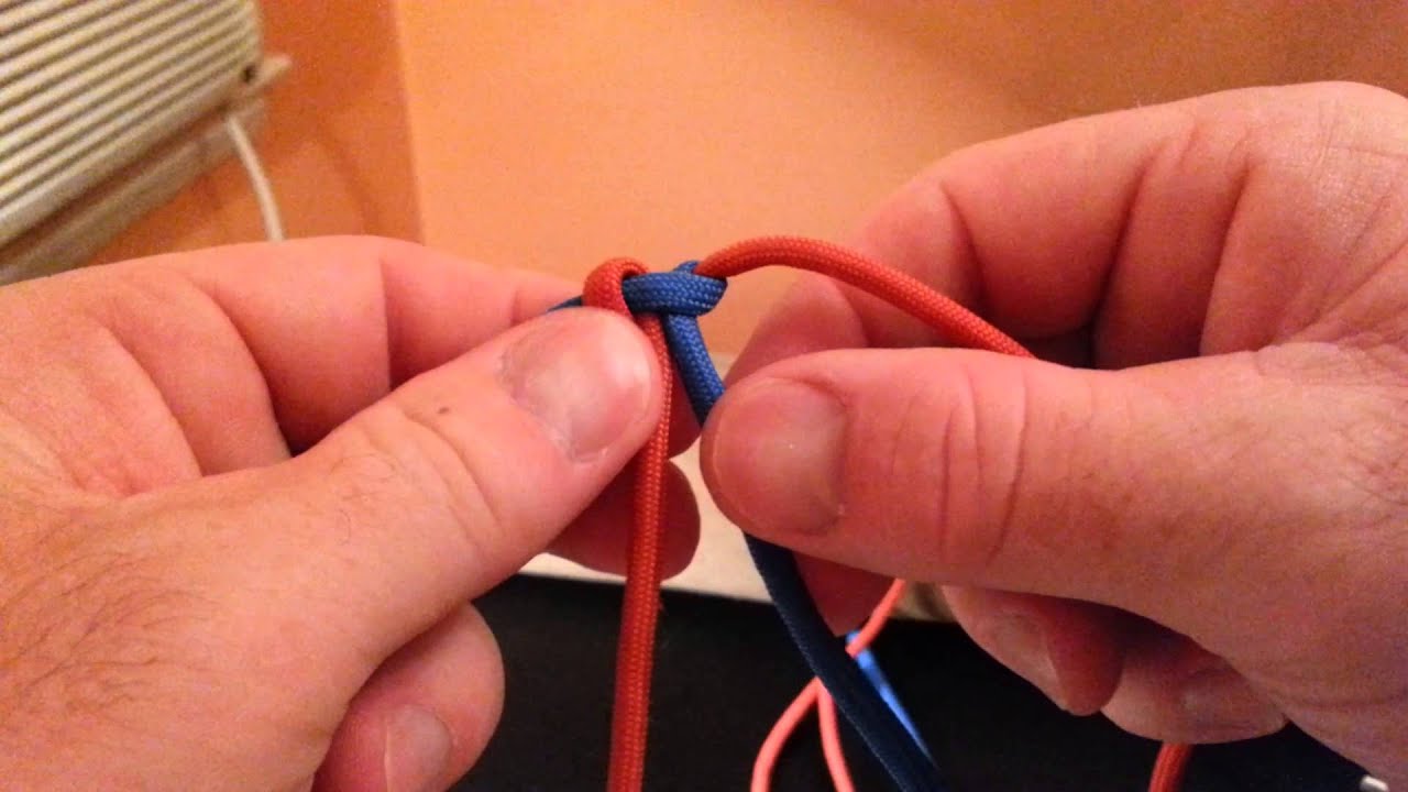 Two color variants of the 4 strand round braid