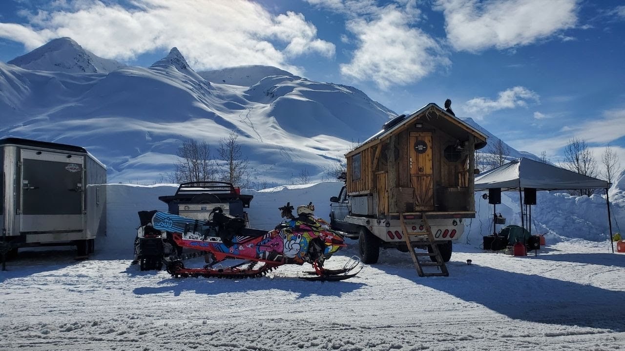 ALASKA VANLIFE | ЗИМНИЙ КЕМПИНГ ДЛЯ ГРУЗОВИКОВ НА ФЕСТИВАЛЕ THE TAILGATE ALASKA