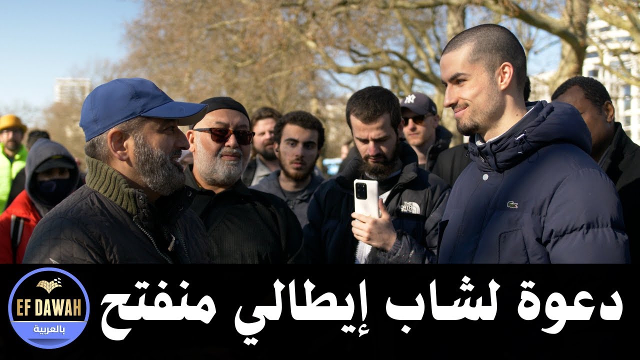 شاب يتعلم عن الإسلام وأسباب إيمان المسلمين بالقرآن