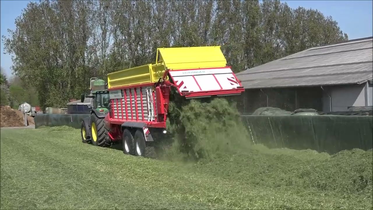 Harken en oprapen van gras (3 mei 2023)