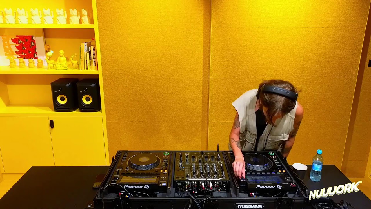 Skungal - NUUUORK live from Berlin airport