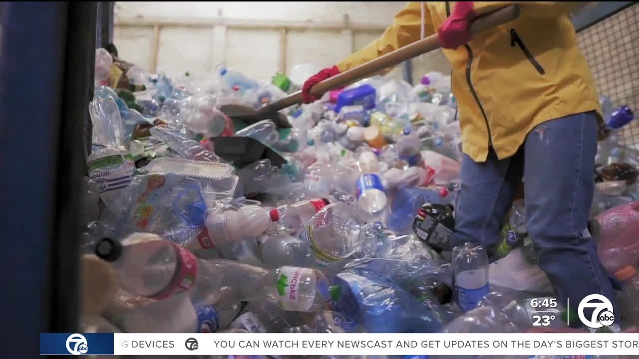 Chemicals found in food storage containers, utensils. How to avoid it in our food