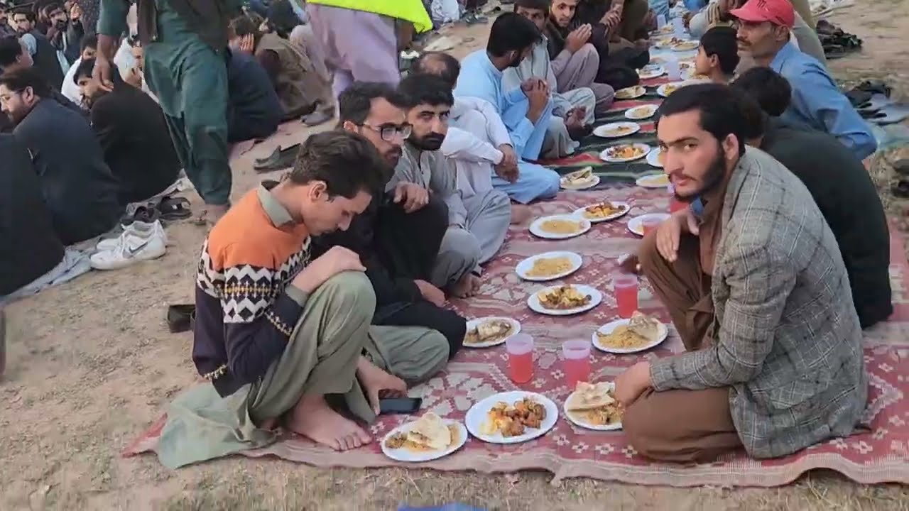 Alhamdulilah 14th Ramzan ki Iftari | Prayer Mats & Quran distribution 