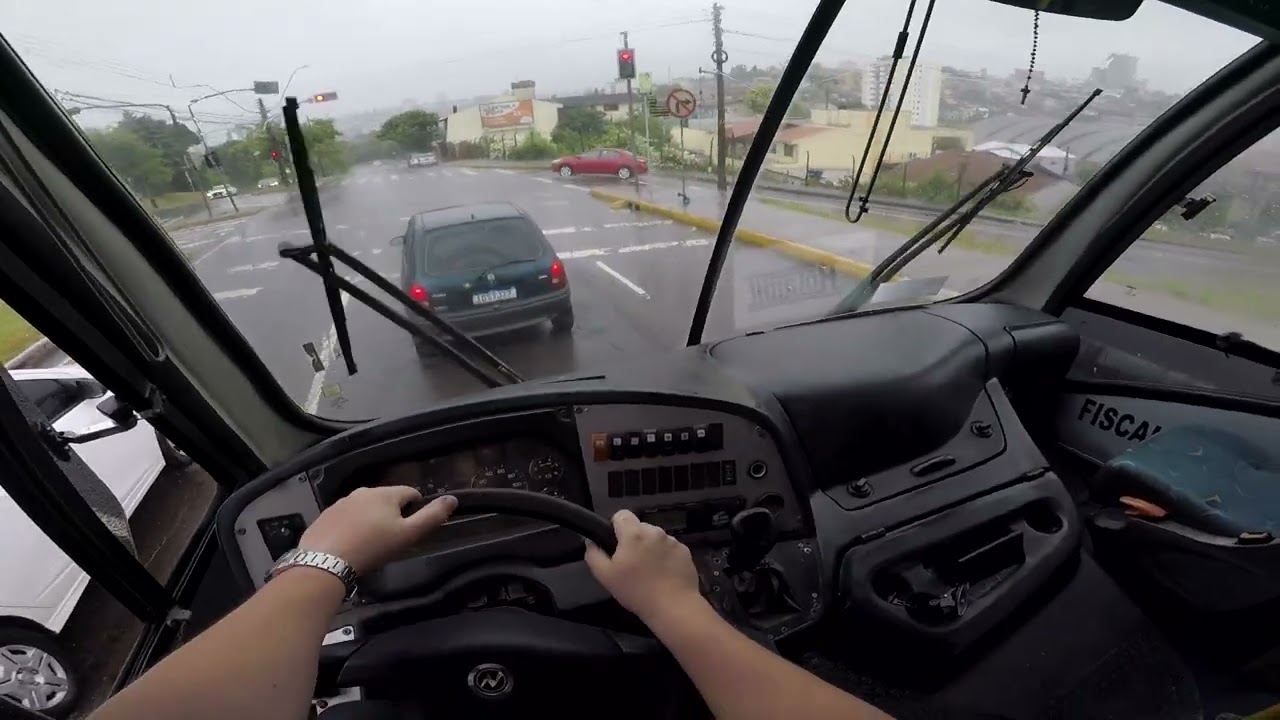 Dirigindo micro-ônibus NEOSTAR com câmera na cabeça com muita chuva