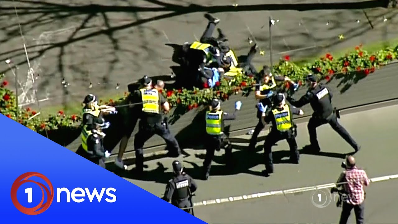 Riot police clash with anti-lockdown protesters in Melbourne and Sydney