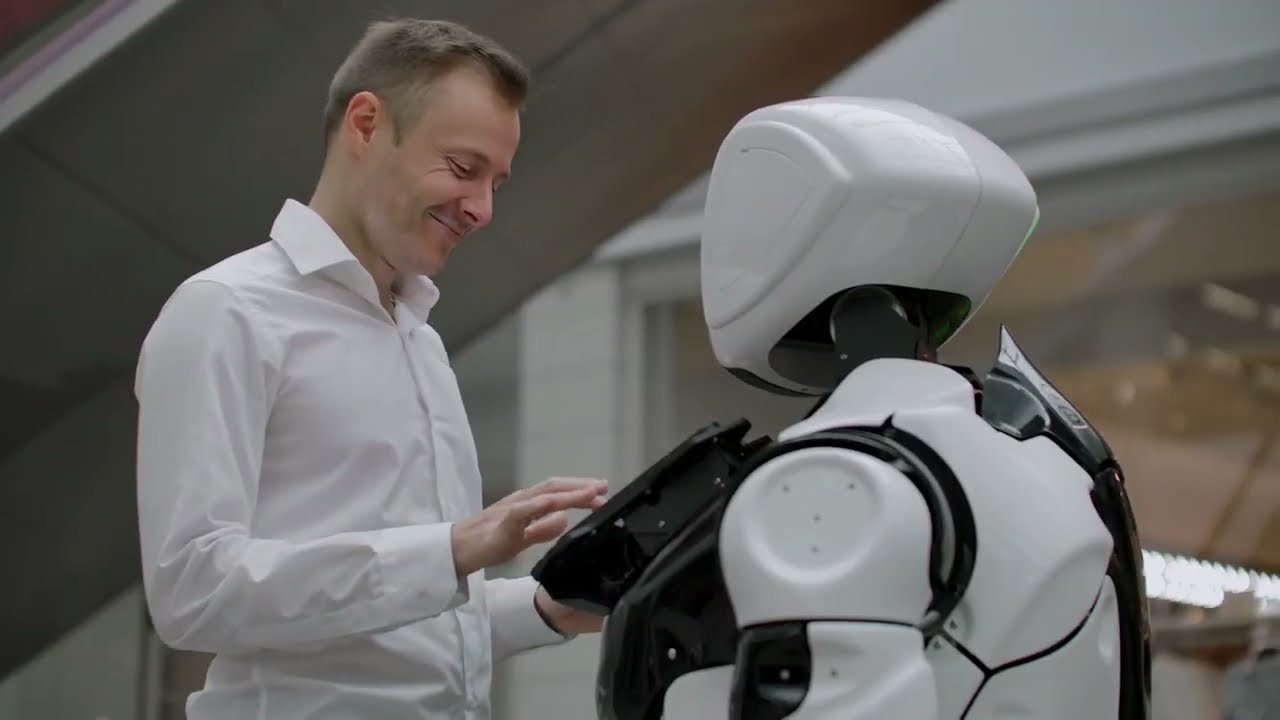 Posthumanism and Transhumanism: Points of Convergence and Divergence