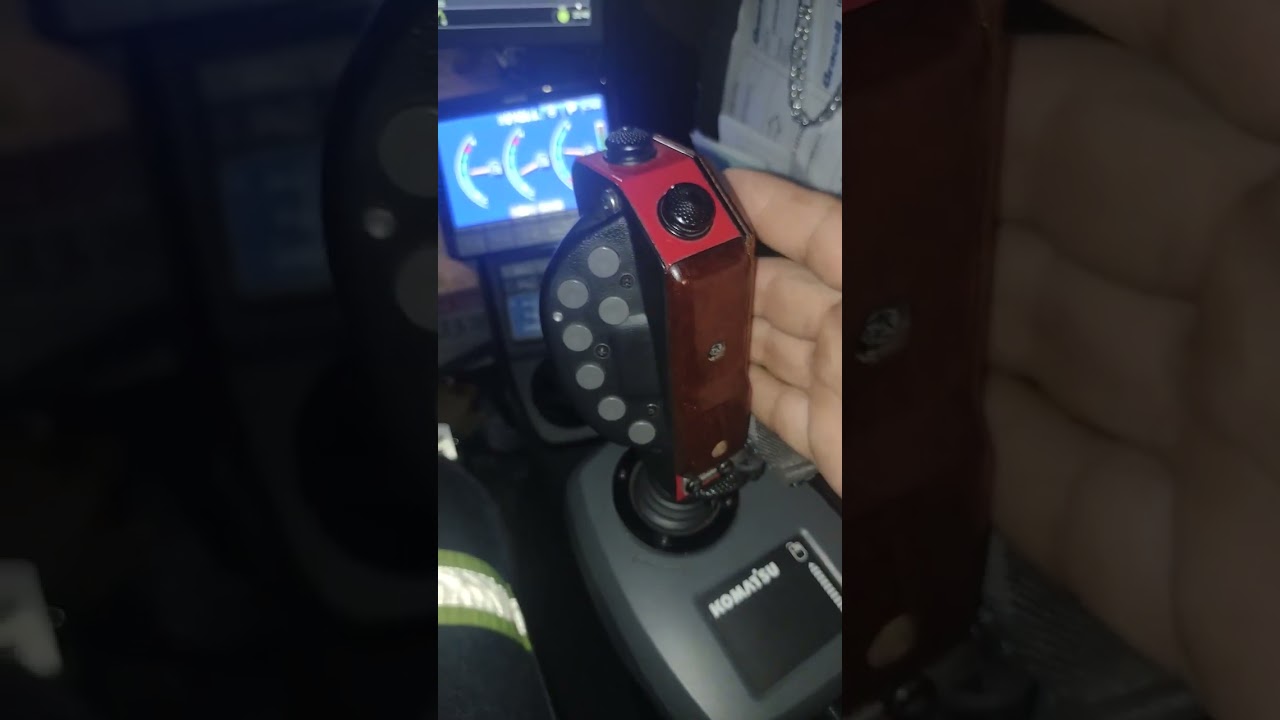 82 conhecendo os controles de um Harvester komatsu de esteira
