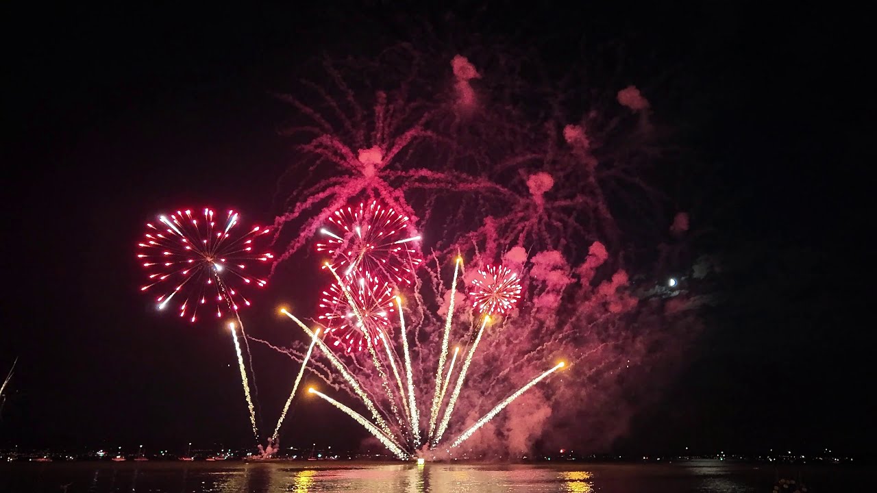 Feuerwerk beim Seehasenfest in Friedrichshafen/Bodensee 2024